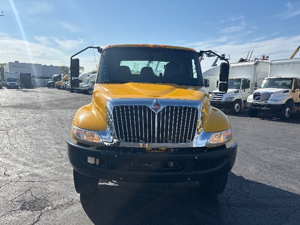 Cab and Chassis Truck-Light and Medium Duty Trucks-International-2021-MV607-East Chicago-IN-199,054\n\t\tmiles-$ 33,000 - Image 2