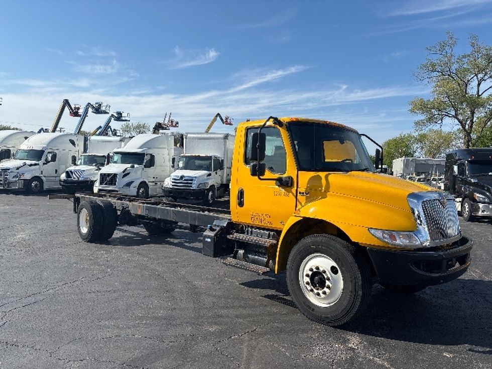 Cab and Chassis Truck-Light and Medium Duty Trucks-International-2021-MV607-East Chicago-IN-199,054\n\t\tmiles-$ 33,000 - Image 1