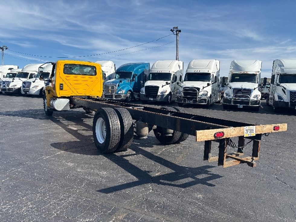 Cab and Chassis Truck-Light and Medium Duty Trucks-International-2021-MV607-East Chicago-IN-199,054\n\t\tmiles-$ 33,000 - Image 6