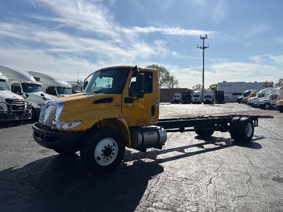 Cab and Chassis Truck-Light and Medium Duty Trucks-International-2021-MV607-East Chicago-IN-199,054\n\t\tmiles-$ 33,000 - Image 3