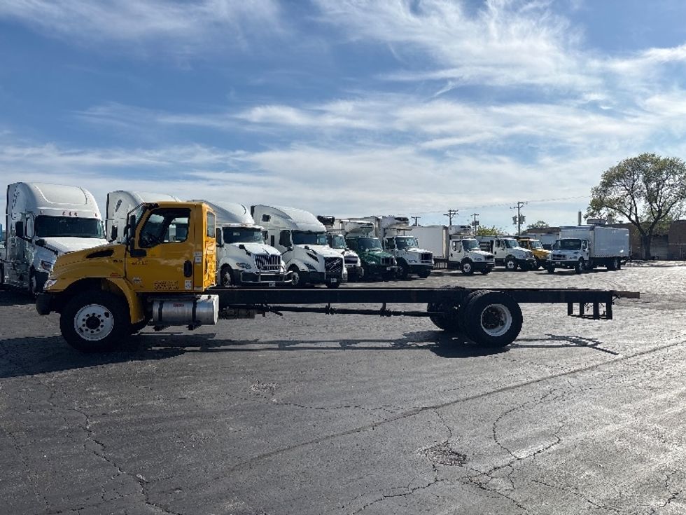 Cab and Chassis Truck-Light and Medium Duty Trucks-International-2021-MV607-East Chicago-IN-199,054\n\t\tmiles-$ 33,000 - Image 4