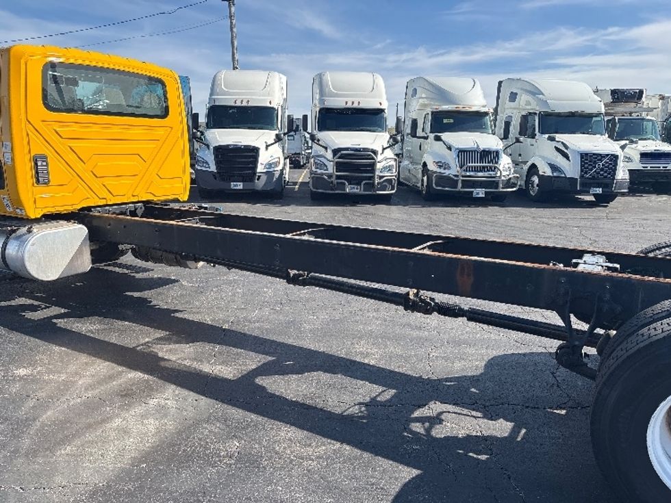 Cab and Chassis Truck-Light and Medium Duty Trucks-International-2021-MV607-East Chicago-IN-199,054\n\t\tmiles-$ 33,000 - Image 5