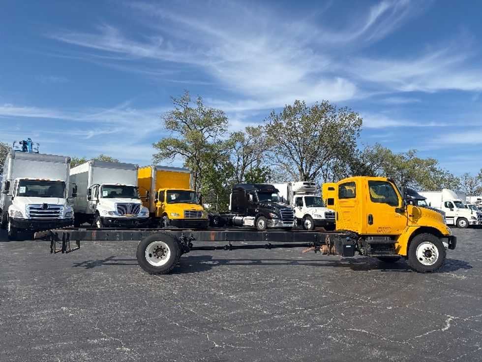 Cab and Chassis Truck-Light and Medium Duty Trucks-International-2021-MV607-East Chicago-IN-199,054\n\t\tmiles-$ 33,000 - Image 10