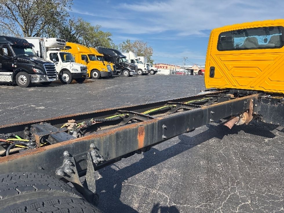 Cab and Chassis Truck-Light and Medium Duty Trucks-International-2021-MV607-East Chicago-IN-199,054\n\t\tmiles-$ 33,000 - Image 9
