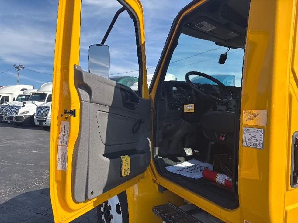 Cab and Chassis Truck-Light and Medium Duty Trucks-International-2021-MV607-East Chicago-IN-199,054\n\t\tmiles-$ 33,000 - Image 11