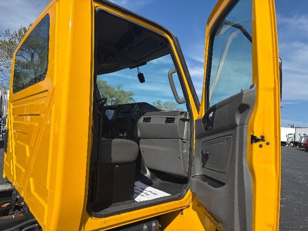 Cab and Chassis Truck-Light and Medium Duty Trucks-International-2021-MV607-East Chicago-IN-199,054\n\t\tmiles-$ 33,000 - Image 15