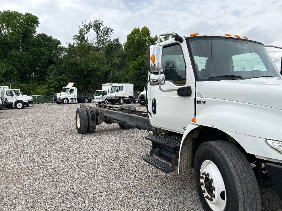 Cab and Chassis Truck-Light and Medium Duty Trucks-International-2021-MV607-Hueytown-AL-136,278\n\t\tmiles-$ 44,000 - Image 1