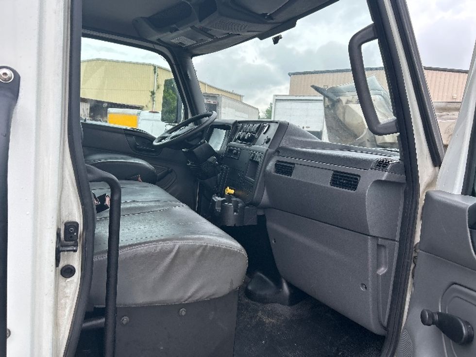 Cab and Chassis Truck-Light and Medium Duty Trucks-International-2021-MV607-Hueytown-AL-136,278\n\t\tmiles-$ 44,000 - Image 13