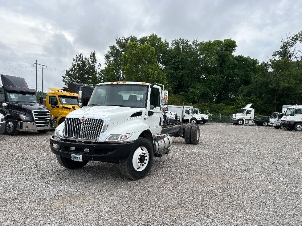 Cab and Chassis Truck-Light and Medium Duty Trucks-International-2021-MV607-Hueytown-AL-136,278\n\t\tmiles-$ 44,000 - Image 3