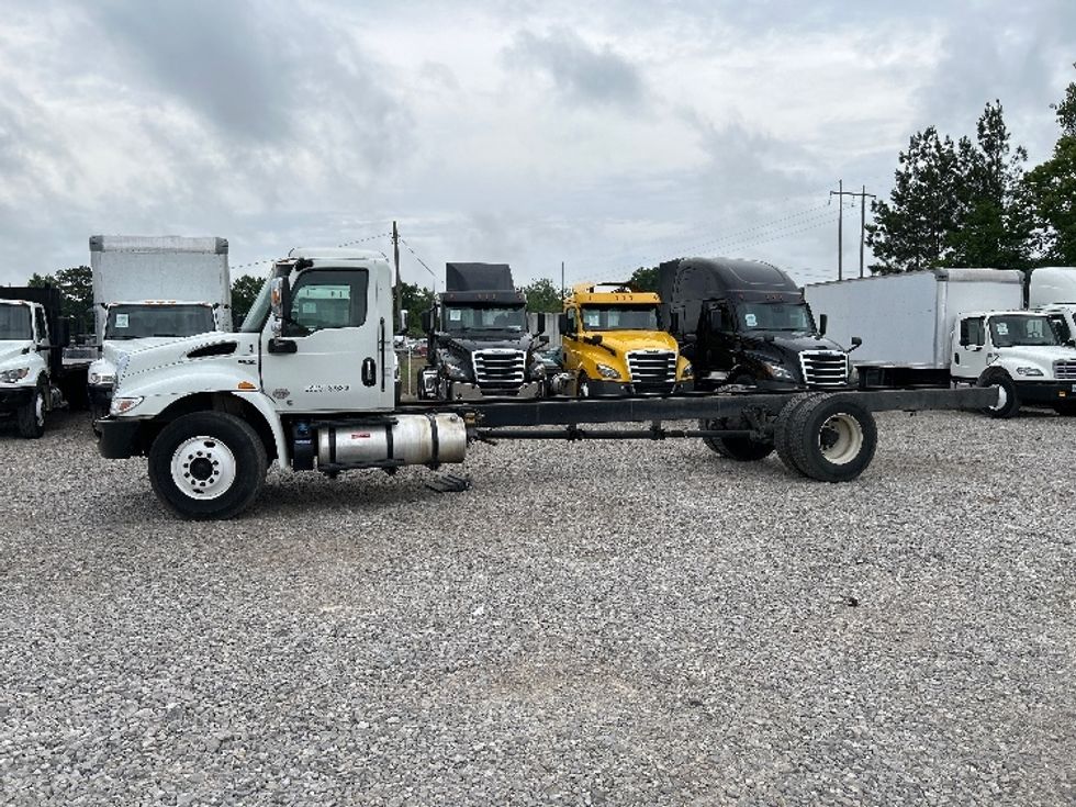 Cab and Chassis Truck-Light and Medium Duty Trucks-International-2021-MV607-Hueytown-AL-136,278\n\t\tmiles-$ 44,000 - Image 4