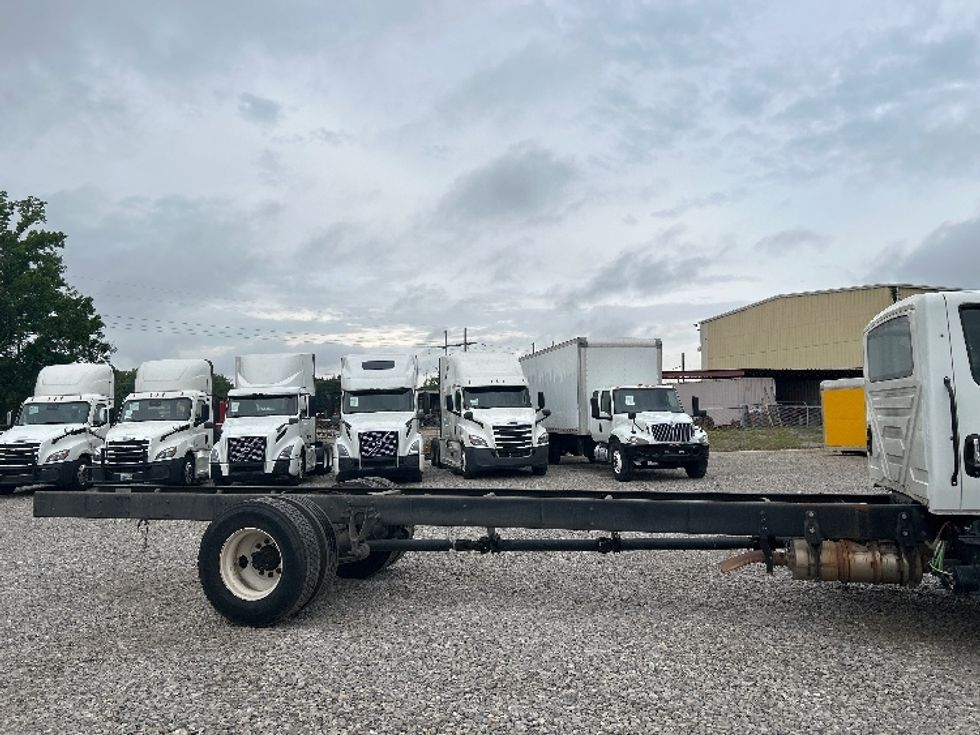 Cab and Chassis Truck-Light and Medium Duty Trucks-International-2021-MV607-Hueytown-AL-136,278\n\t\tmiles-$ 44,000 - Image 8