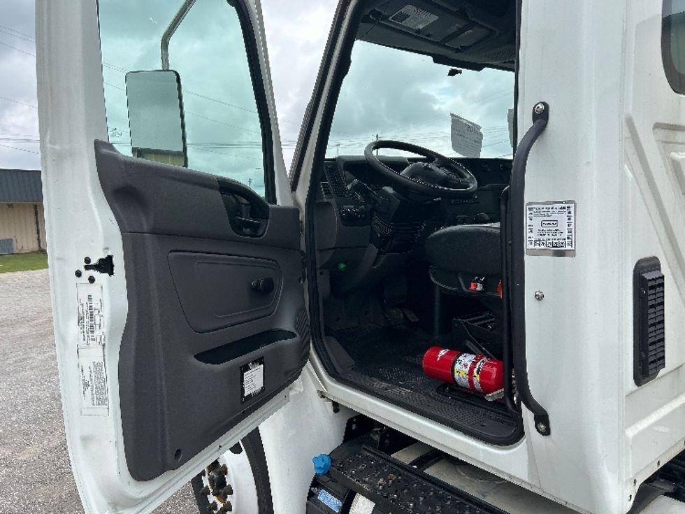 Cab and Chassis Truck-Light and Medium Duty Trucks-International-2021-MV607-Hueytown-AL-70,938\n\t\tmiles-$ 57,500 - Image 11