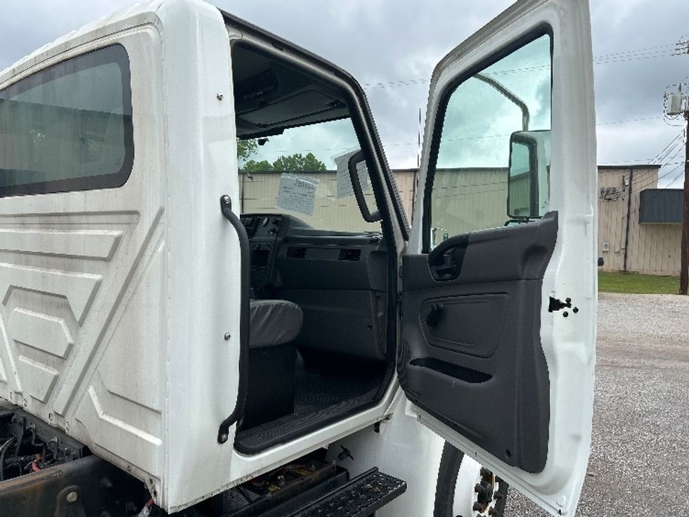 Cab and Chassis Truck-Light and Medium Duty Trucks-International-2021-MV607-Hueytown-AL-70,938\n\t\tmiles-$ 57,500 - Image 15