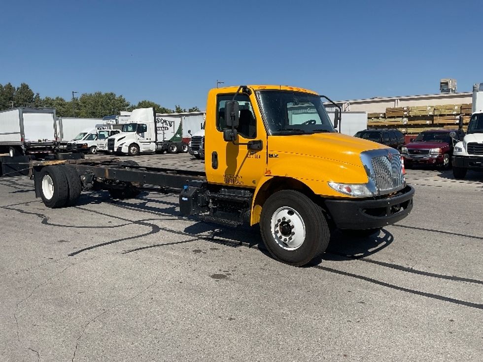 Cab and Chassis Truck-Light and Medium Duty Trucks-International-2021-MV607-Indianapolis-IN-234,362\n\t\tmiles-$ 29,750 - Image 1