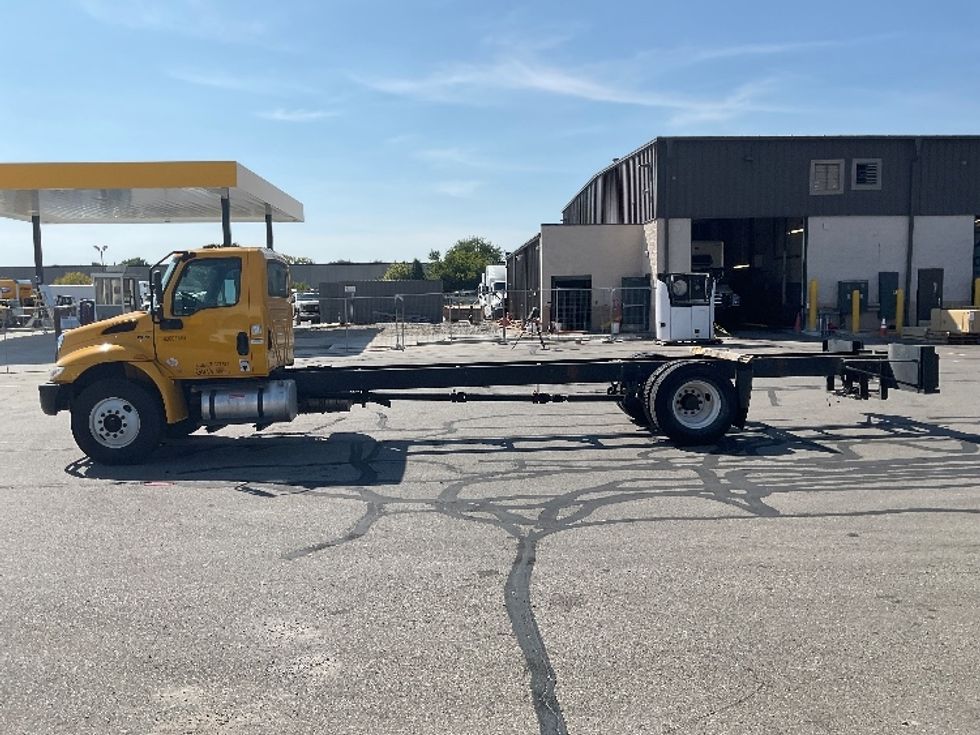 Cab and Chassis Truck-Light and Medium Duty Trucks-International-2021-MV607-Indianapolis-IN-234,362\n\t\tmiles-$ 29,750 - Image 4