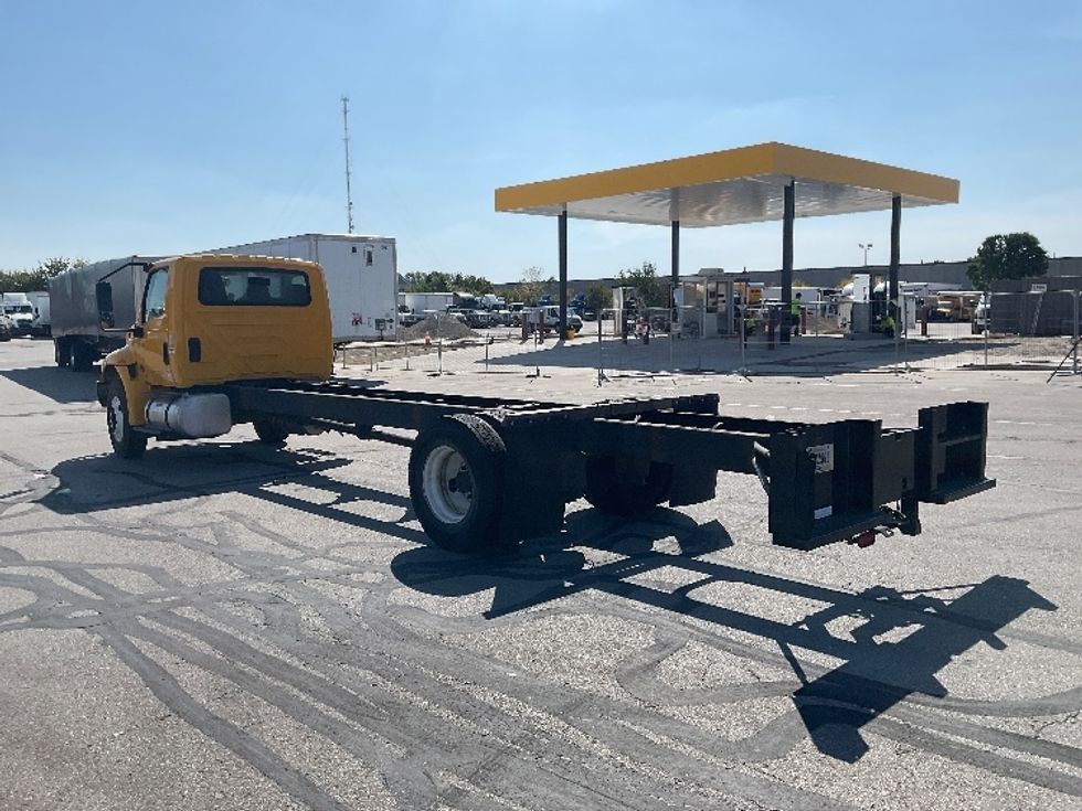 Cab and Chassis Truck-Light and Medium Duty Trucks-International-2021-MV607-Indianapolis-IN-234,362\n\t\tmiles-$ 29,750 - Image 6