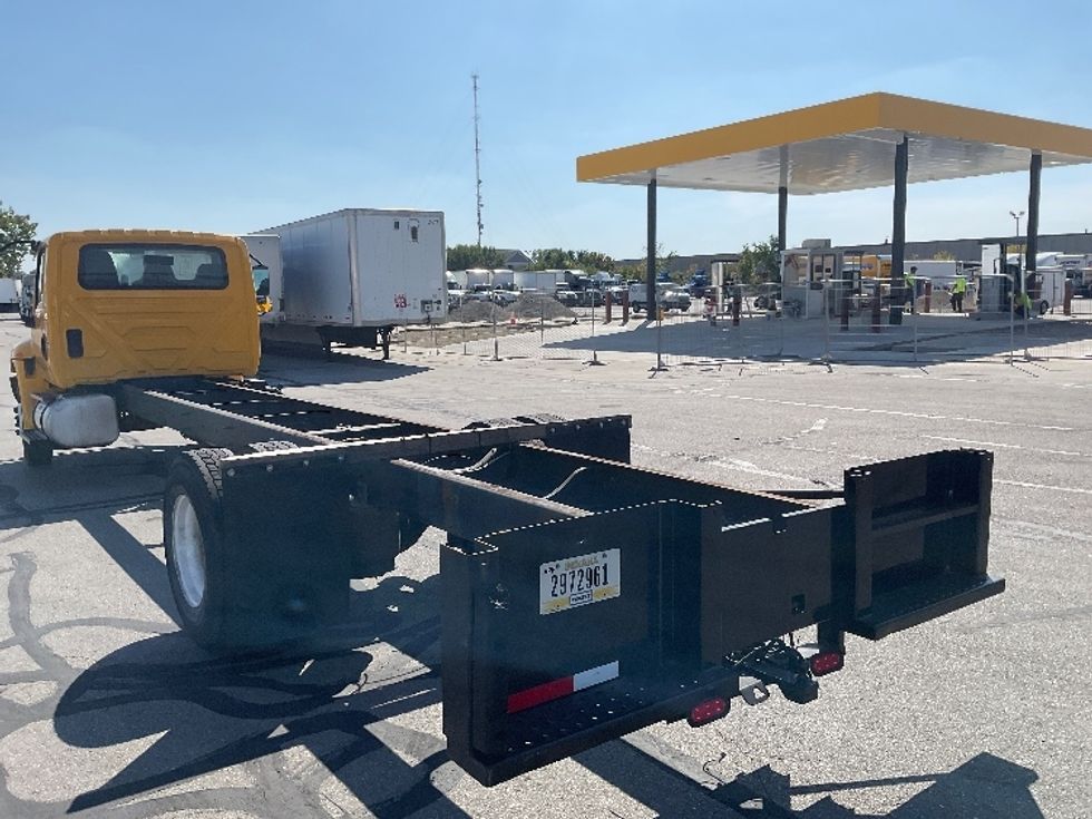 Cab and Chassis Truck-Light and Medium Duty Trucks-International-2021-MV607-Indianapolis-IN-234,362\n\t\tmiles-$ 29,750 - Image 12