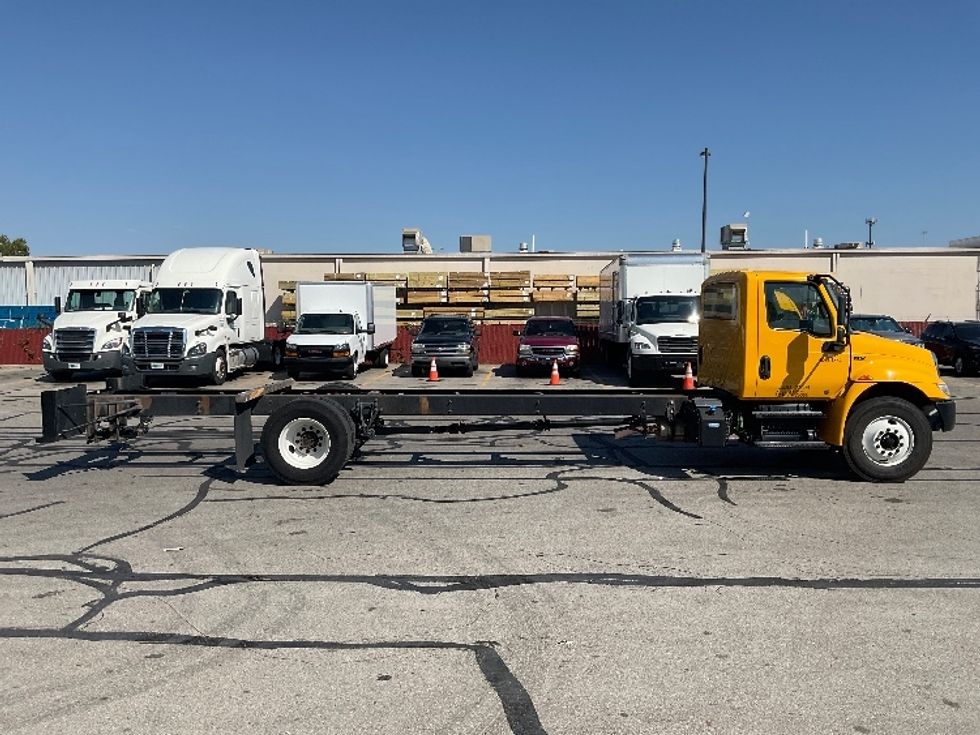 Cab and Chassis Truck-Light and Medium Duty Trucks-International-2021-MV607-Indianapolis-IN-234,362\n\t\tmiles-$ 29,750 - Image 15
