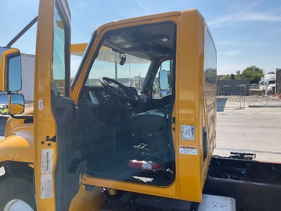 Cab and Chassis Truck-Light and Medium Duty Trucks-International-2021-MV607-Indianapolis-IN-234,362\n\t\tmiles-$ 29,750 - Image 16