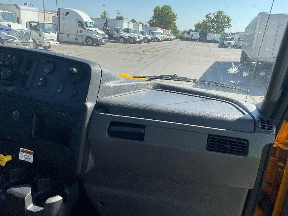 Cab and Chassis Truck-Light and Medium Duty Trucks-International-2021-MV607-Indianapolis-IN-234,362\n\t\tmiles-$ 29,750 - Image 21