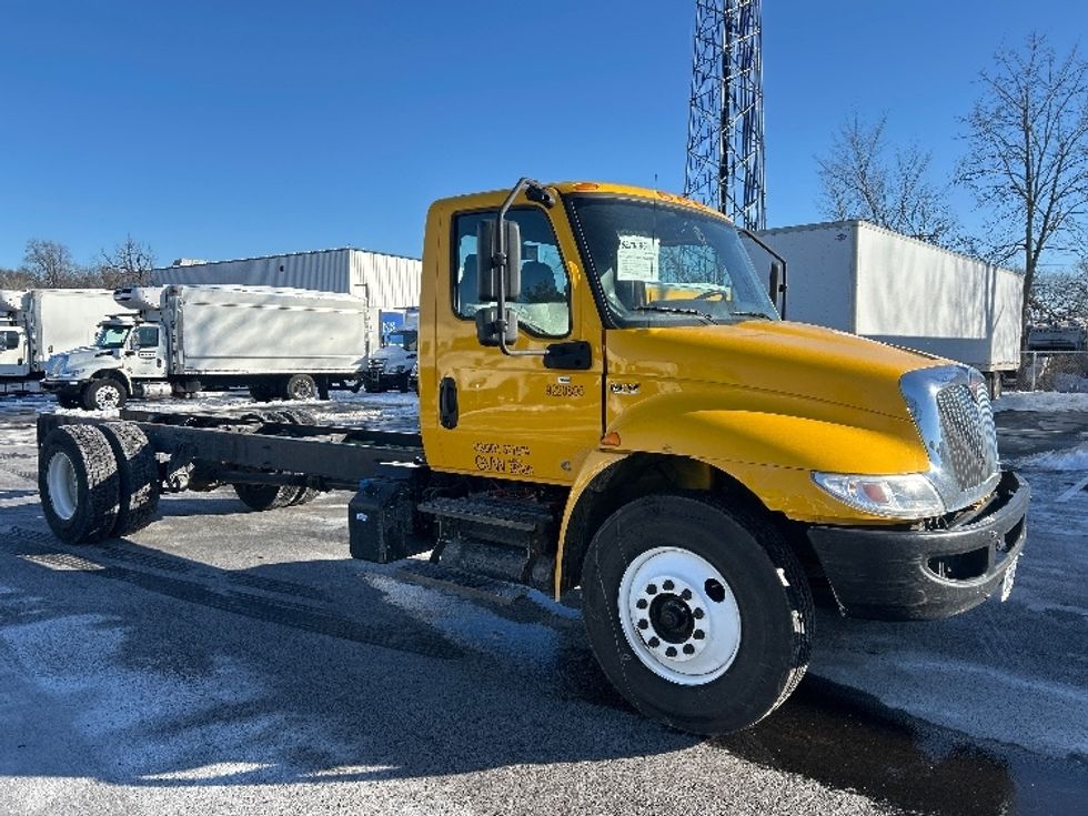 Cab and Chassis Truck-Light and Medium Duty Trucks-International-2021-MV607-Linden-NJ-159,579\n\t\tmiles-$ 36,750 - Image 1