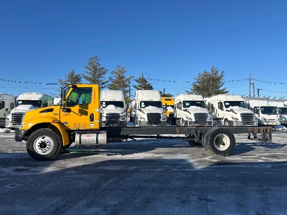 Cab and Chassis Truck-Light and Medium Duty Trucks-International-2021-MV607-Linden-NJ-159,579\n\t\tmiles-$ 36,750 - Image 4