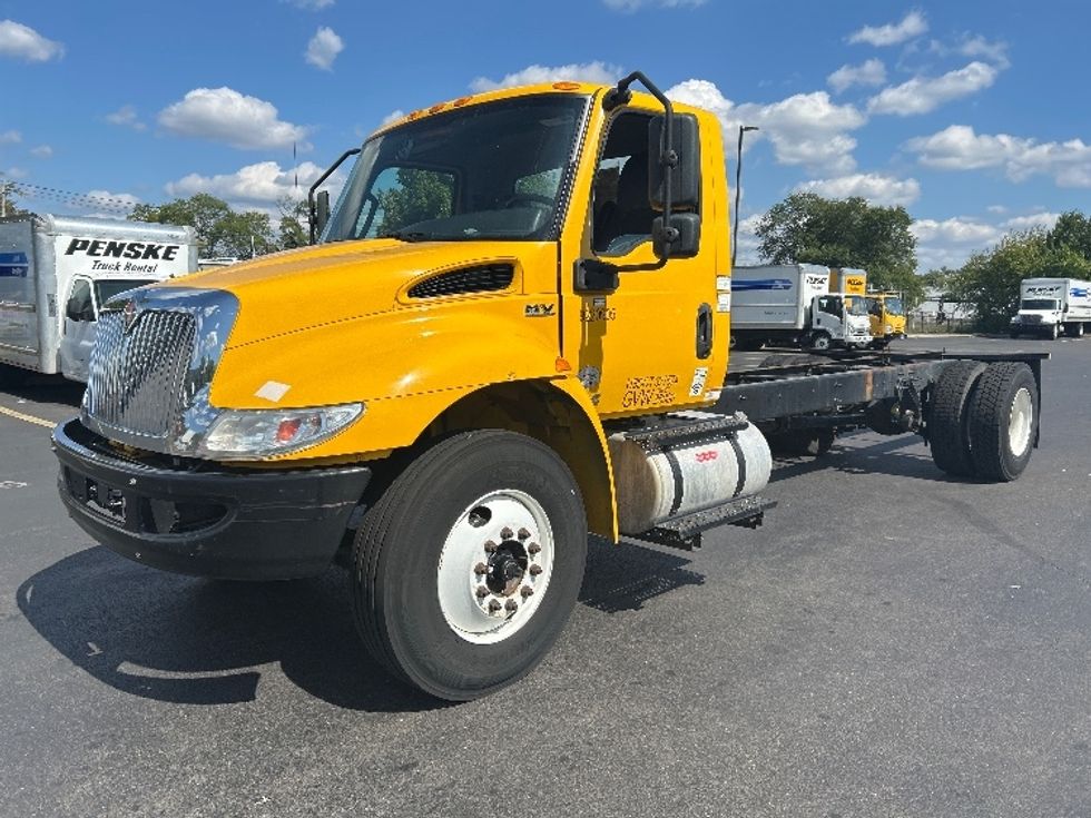 Cab and Chassis Truck-Light and Medium Duty Trucks-International-2021-MV607-Montgomery-NY-148,345\n\t\tmiles-$ 39,750 - Image 3