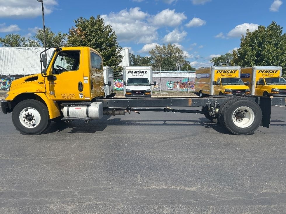 Cab and Chassis Truck-Light and Medium Duty Trucks-International-2021-MV607-Montgomery-NY-148,345\n\t\tmiles-$ 39,750 - Image 4