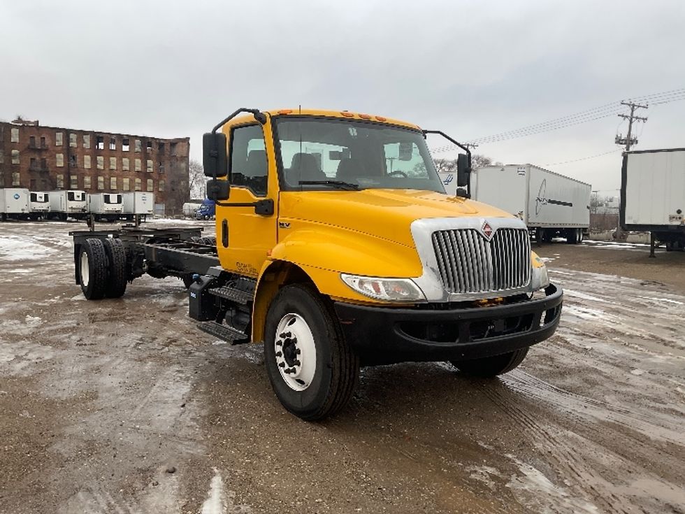 Cab and Chassis Truck-Light and Medium Duty Trucks-International-2021-MV607-South Bend-IN-218,980\n\t\tmiles-$ 35,000 - Image 1
