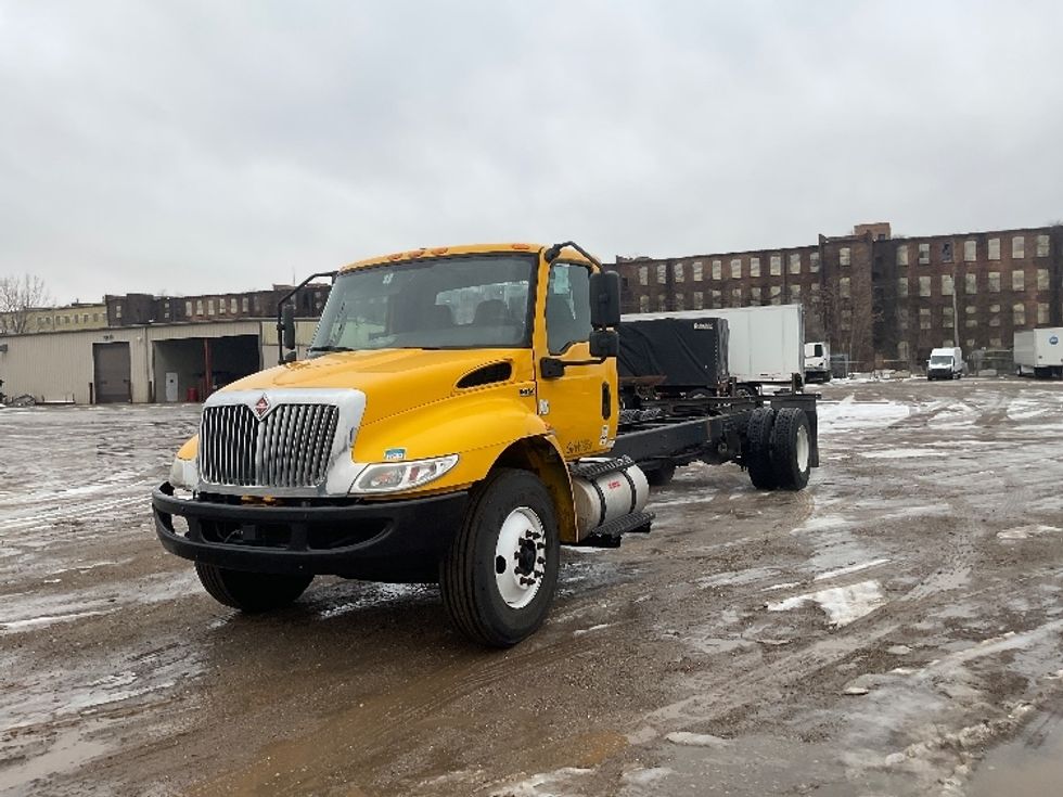 Cab and Chassis Truck-Light and Medium Duty Trucks-International-2021-MV607-South Bend-IN-218,980\n\t\tmiles-$ 35,000 - Image 3