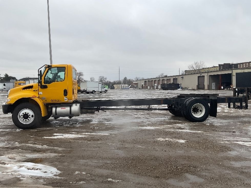 Cab and Chassis Truck-Light and Medium Duty Trucks-International-2021-MV607-South Bend-IN-218,980\n\t\tmiles-$ 35,000 - Image 4