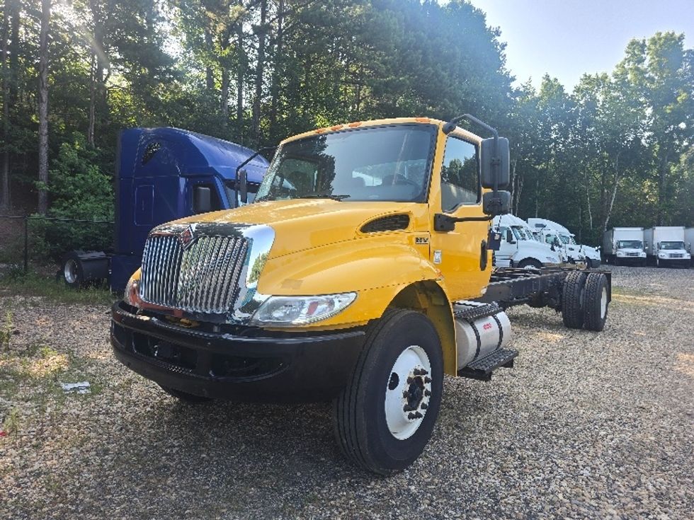 Cab and Chassis Truck-Light and Medium Duty Trucks-International-2021-MV607-Suwanee-GA-203,077\n\t\tmiles-$ 35,000 - Image 3