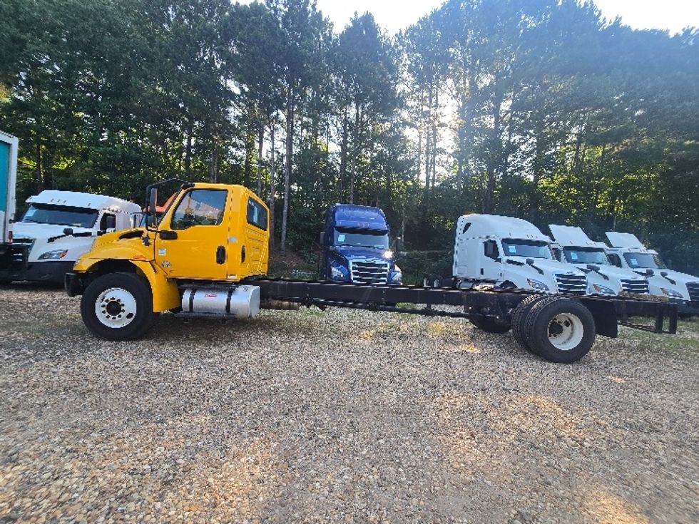 Cab and Chassis Truck-Light and Medium Duty Trucks-International-2021-MV607-Suwanee-GA-203,077\n\t\tmiles-$ 35,000 - Image 4
