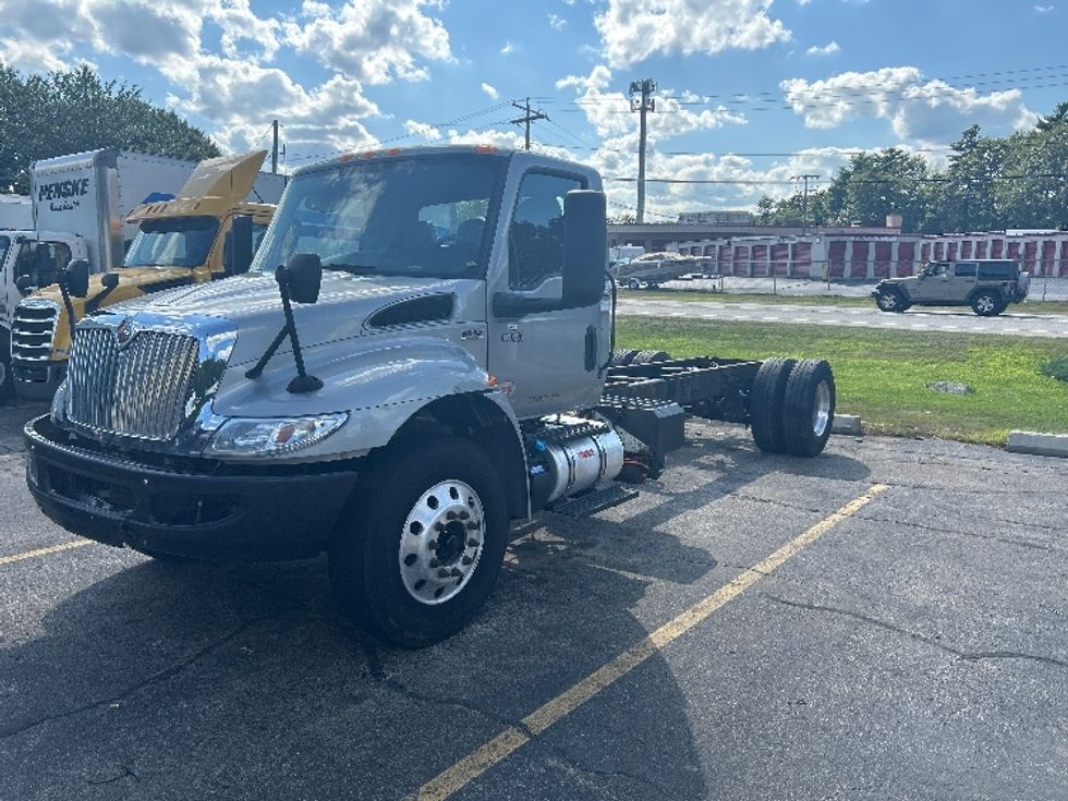 Cab and Chassis Truck-Light and Medium Duty Trucks-International-2022-MV607-Auburn-MA-252,124\n\t\tmiles-$ 27,500 - Image 1