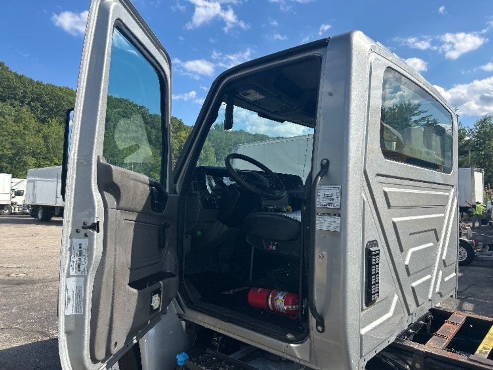Cab and Chassis Truck-Light and Medium Duty Trucks-International-2022-MV607-Auburn-MA-252,124\n\t\tmiles-$ 27,500 - Image 13