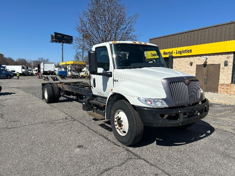 Cab and Chassis Truck-Light and Medium Duty Trucks-International-2022-MV607-Chicopee-MA-192,488\n\t\tmiles-$ 37,250 - Image 1