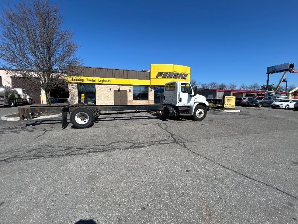 Cab and Chassis Truck-Light and Medium Duty Trucks-International-2022-MV607-Chicopee-MA-192,488\n\t\tmiles-$ 37,250 - Image 10