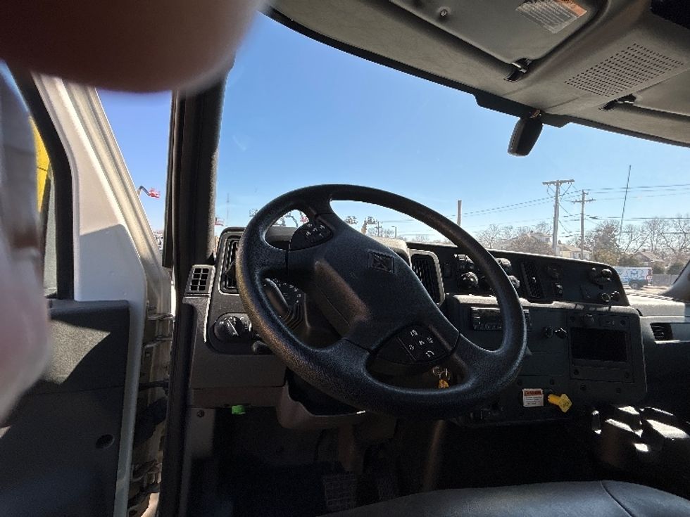 Cab and Chassis Truck-Light and Medium Duty Trucks-International-2022-MV607-Chicopee-MA-192,488\n\t\tmiles-$ 37,250 - Image 12