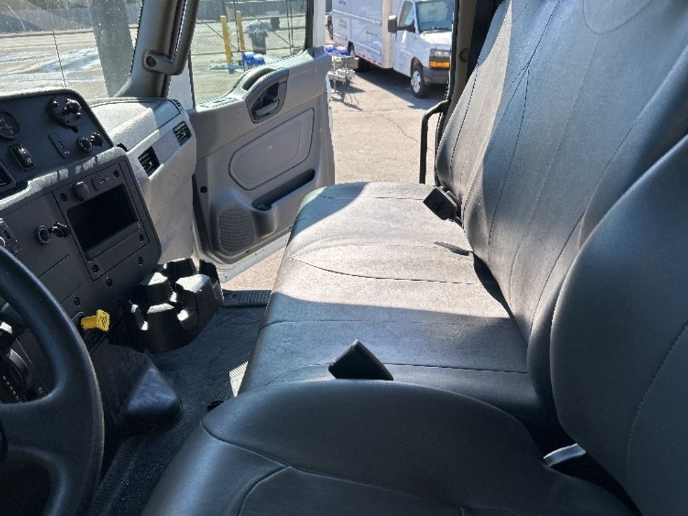 Cab and Chassis Truck-Light and Medium Duty Trucks-International-2022-MV607-Chicopee-MA-192,488\n\t\tmiles-$ 37,250 - Image 14