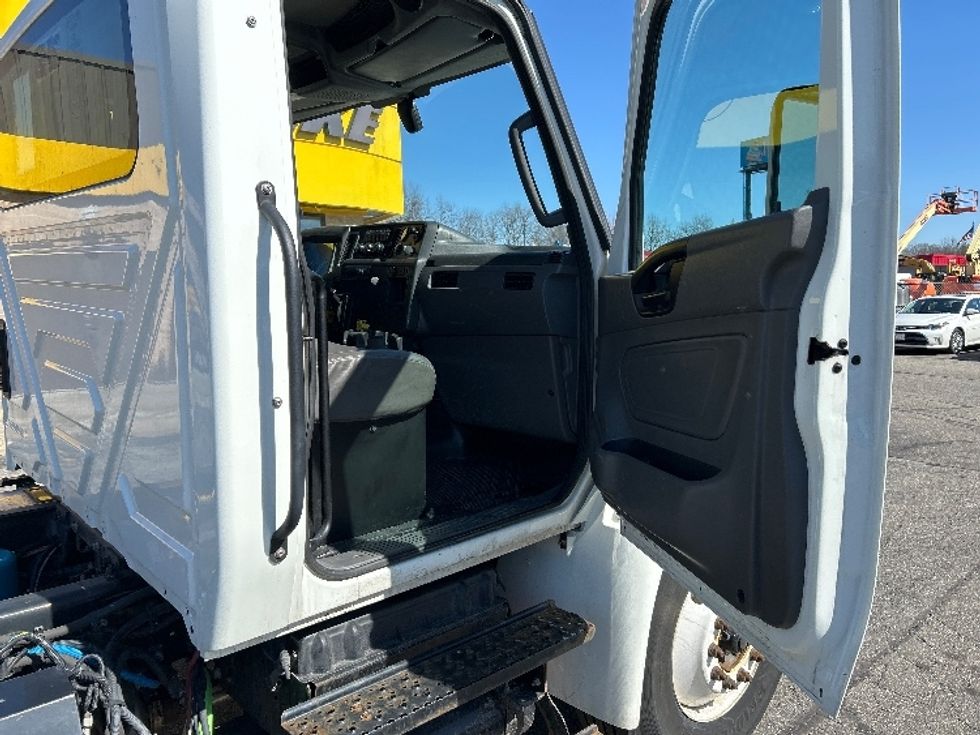Cab and Chassis Truck-Light and Medium Duty Trucks-International-2022-MV607-Chicopee-MA-192,488\n\t\tmiles-$ 37,250 - Image 15