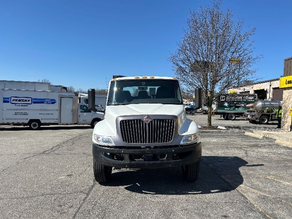 Cab and Chassis Truck-Light and Medium Duty Trucks-International-2022-MV607-Chicopee-MA-192,488\n\t\tmiles-$ 37,250 - Image 2