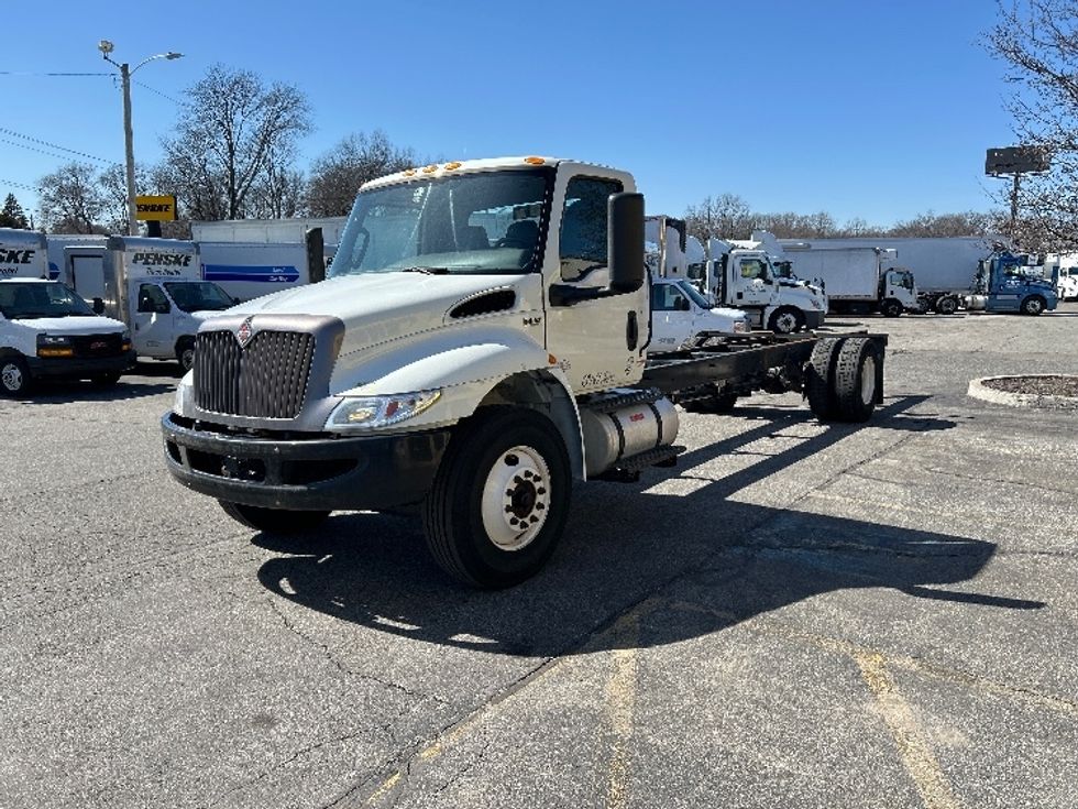 Cab and Chassis Truck-Light and Medium Duty Trucks-International-2022-MV607-Chicopee-MA-192,488\n\t\tmiles-$ 37,250 - Image 3