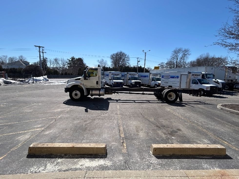 Cab and Chassis Truck-Light and Medium Duty Trucks-International-2022-MV607-Chicopee-MA-192,488\n\t\tmiles-$ 37,250 - Image 4