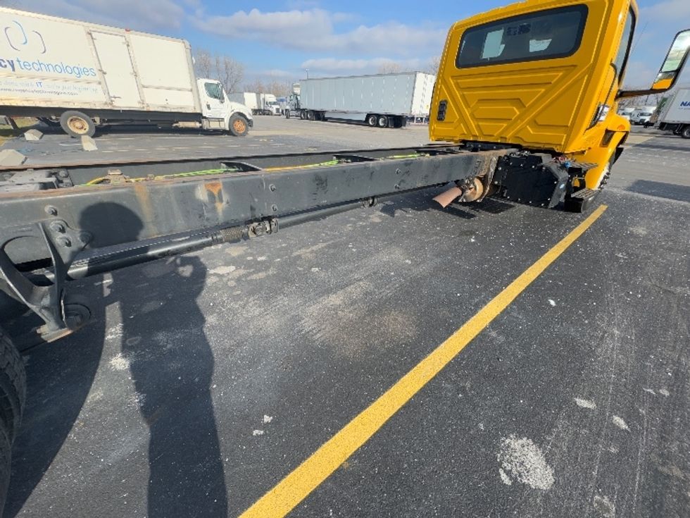 Cab and Chassis Truck-Light and Medium Duty Trucks-International-2022-MV607-East Chicago-IN-162,413\n\t\tmiles-$ 44,000 - Image 10