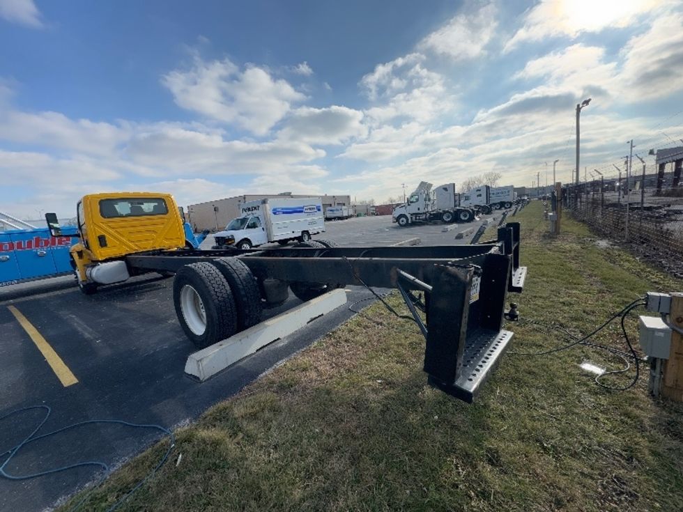 Cab and Chassis Truck-Light and Medium Duty Trucks-International-2022-MV607-East Chicago-IN-162,413\n\t\tmiles-$ 44,000 - Image 6