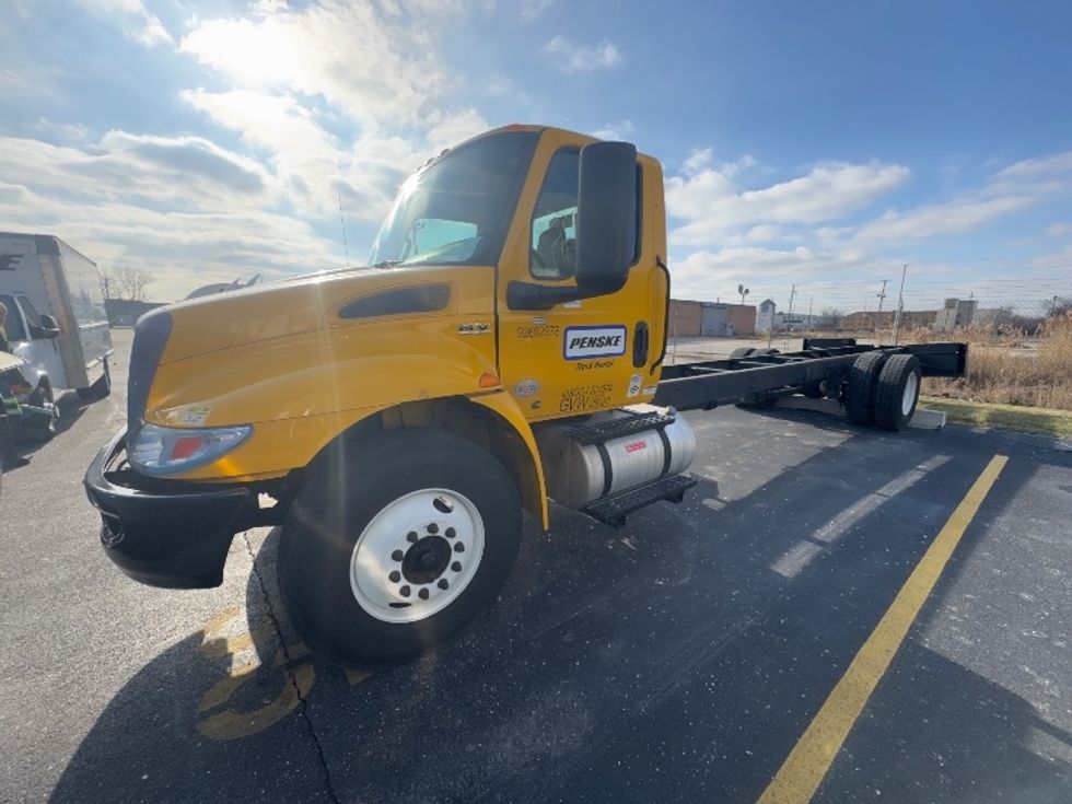 Cab and Chassis Truck-Light and Medium Duty Trucks-International-2022-MV607-East Chicago-IN-162,413\n\t\tmiles-$ 44,000 - Image 1