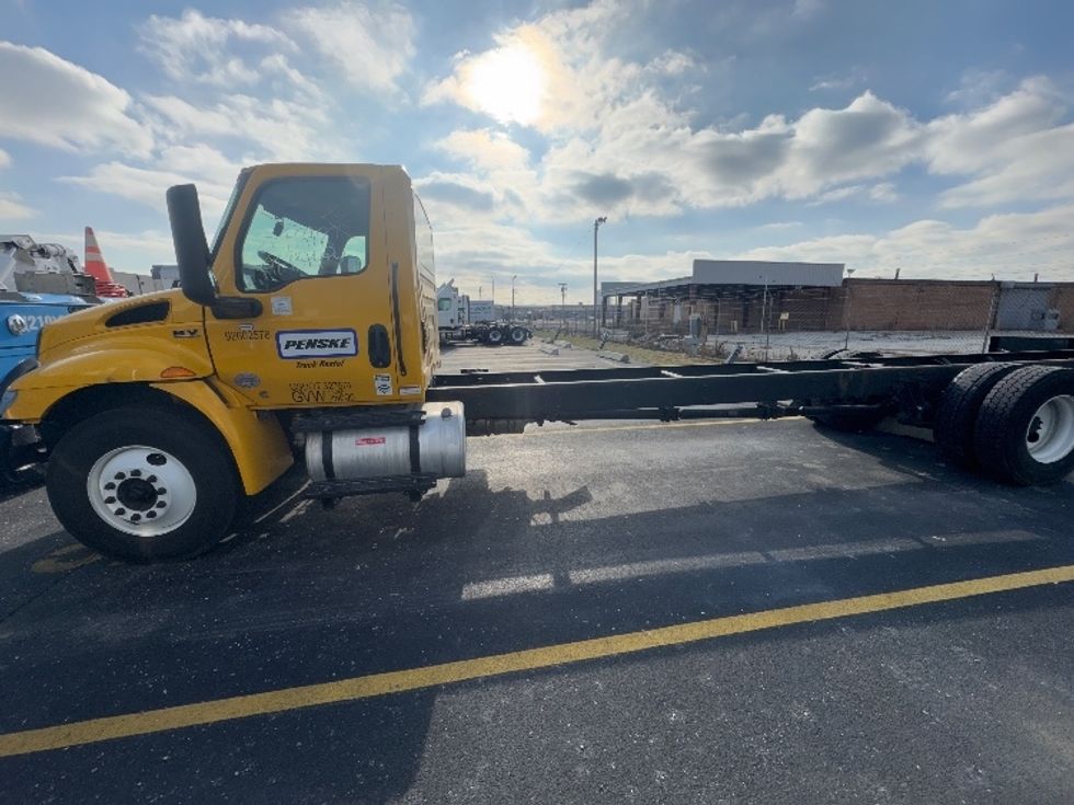 Cab and Chassis Truck-Light and Medium Duty Trucks-International-2022-MV607-East Chicago-IN-162,413\n\t\tmiles-$ 44,000 - Image 4