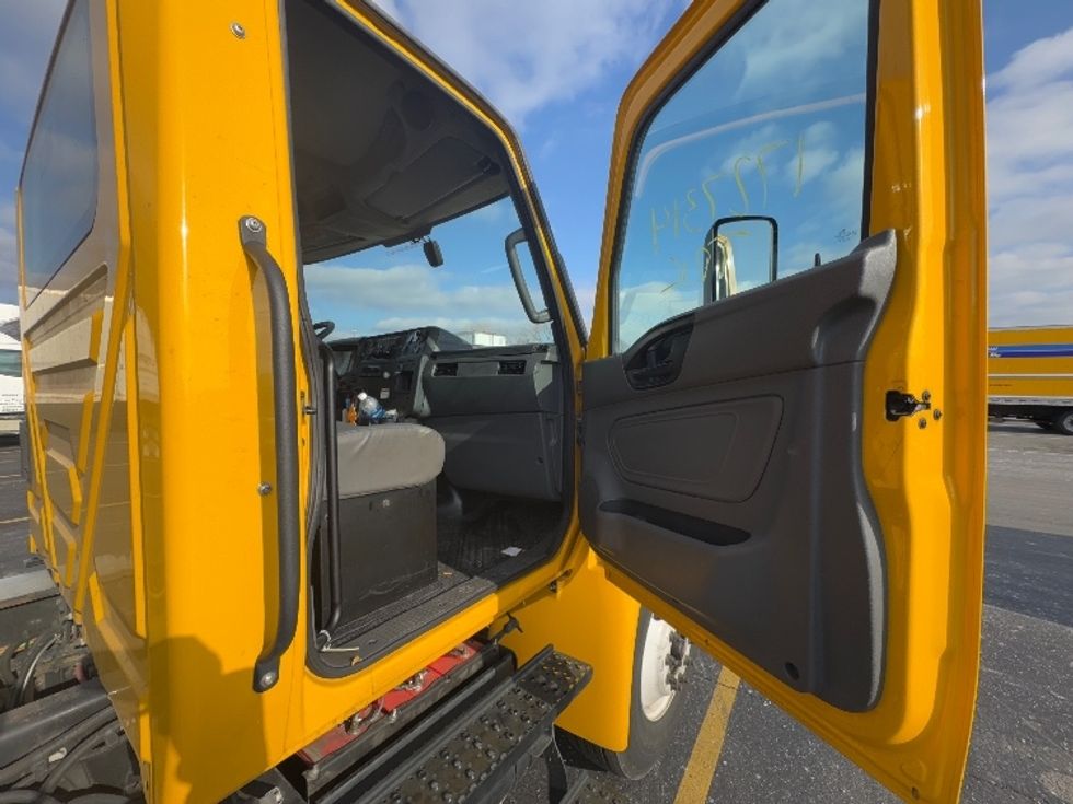 Cab and Chassis Truck-Light and Medium Duty Trucks-International-2022-MV607-East Chicago-IN-162,413\n\t\tmiles-$ 44,000 - Image 12