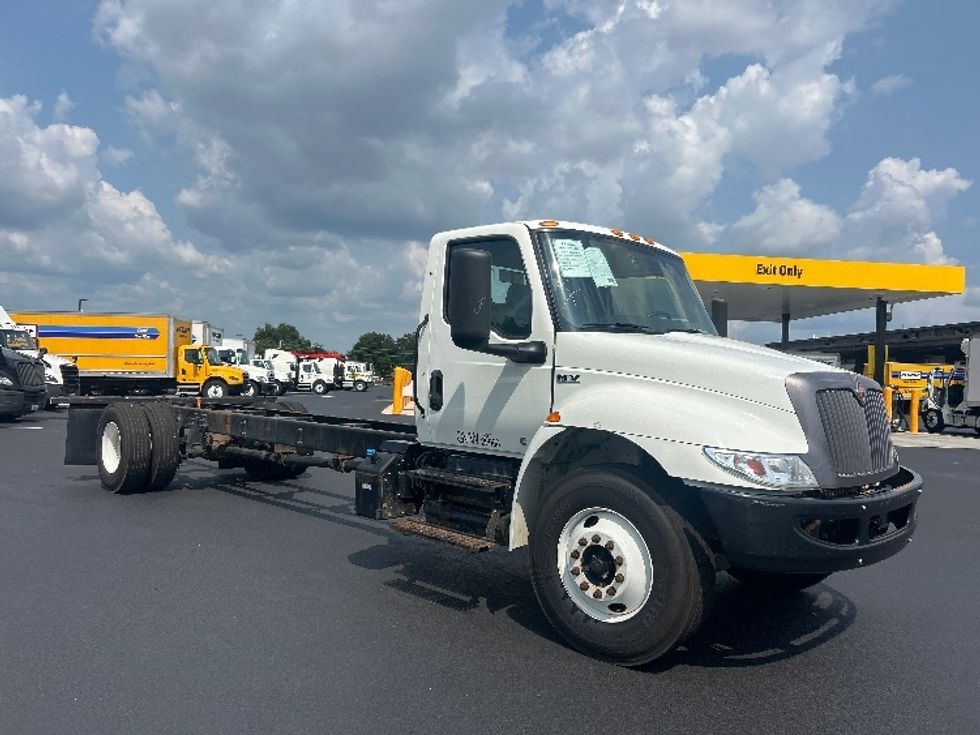 Cab and Chassis Truck-Light and Medium Duty Trucks-International-2022-MV607-Ocala-FL-363,104\n\t\tmiles-$ 23,000 - Image 1