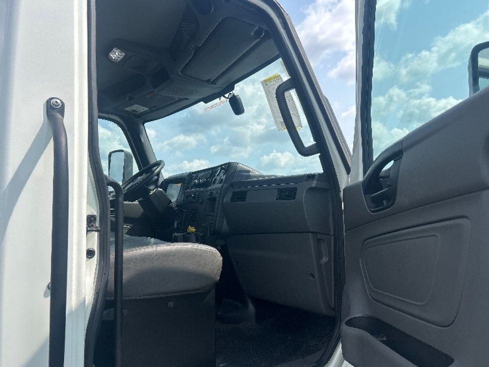 Cab and Chassis Truck-Light and Medium Duty Trucks-International-2022-MV607-Ocala-FL-363,104\n\t\tmiles-$ 23,000 - Image 15